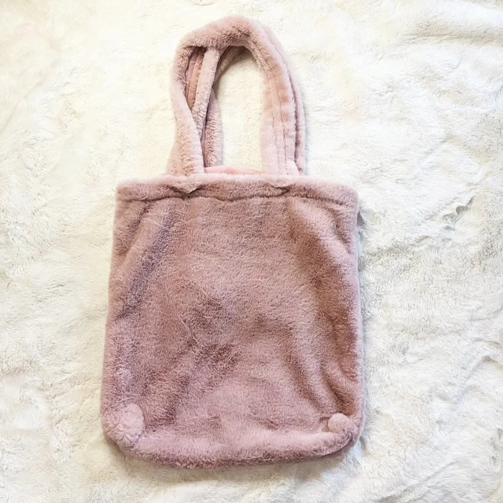 🔮 5/$25 Pink Faux Fur Tote With‎ Matching Ear Muffs